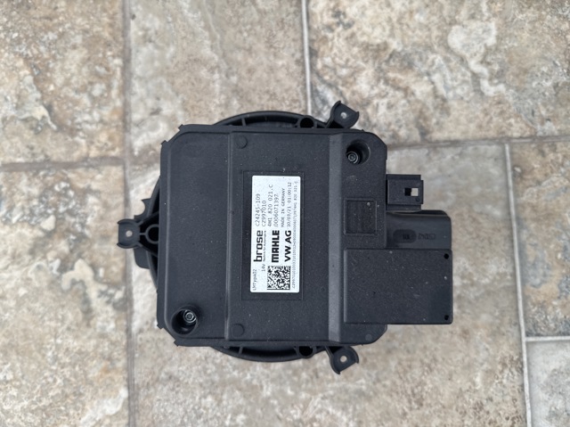 Електромотор пічки 4M1820021C VAG