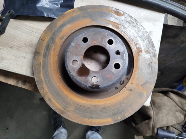 Гальмо дискове переднє 80A615301F VAG