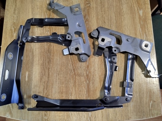 Петля капота, права 80A823302C VAG