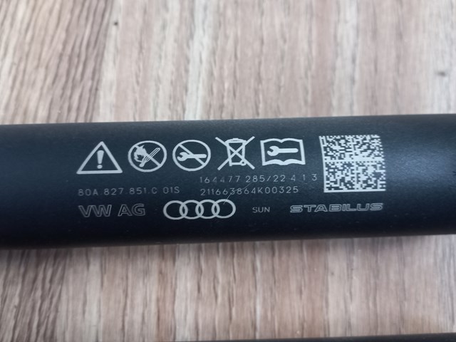 Амортизатор кришки багажника 80A827851C VAG