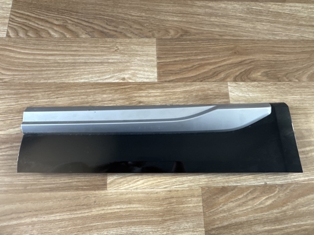 Накладка задніх правих дверей, нижня 80A853970G VAG