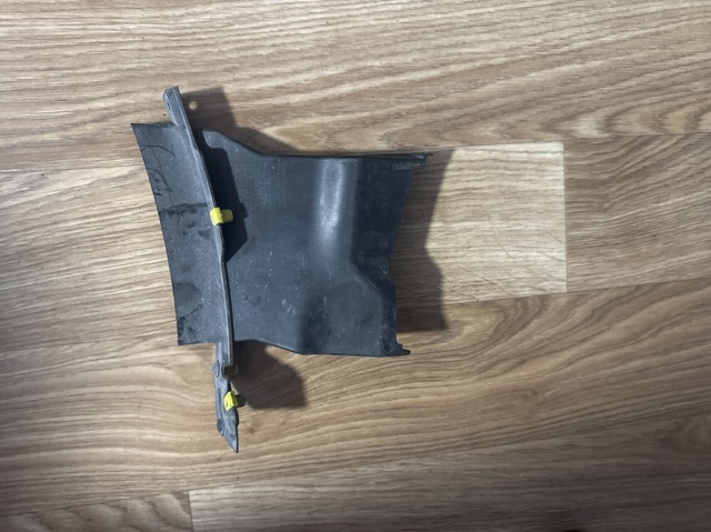 Решітка переднього бампера, внутрішня права 8W0121763A VAG