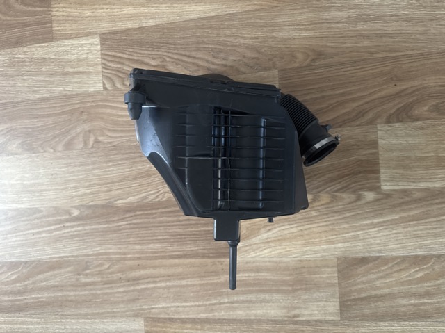 Коробка фільтра 8W0133837 VAG