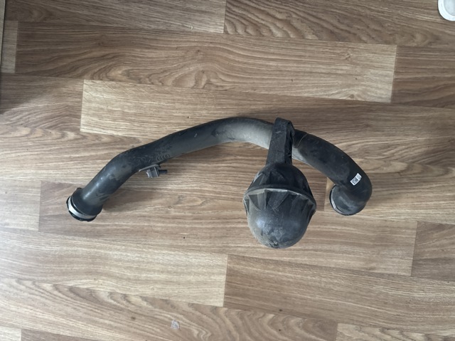 Шланг/патрубок інтеркуллера 8W0145673AN VAG