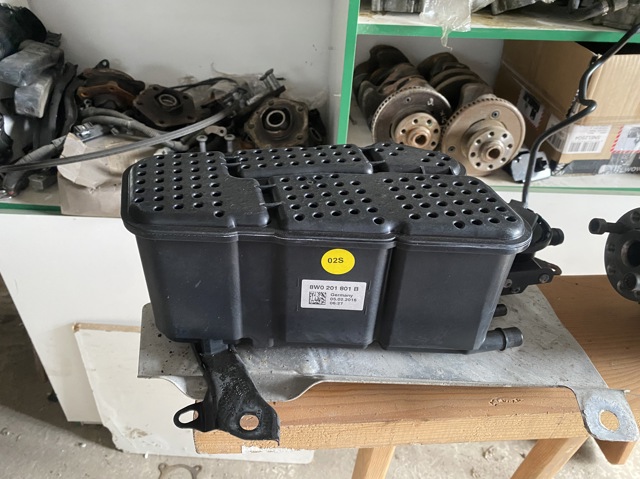 Абсорбер 8W0201801B VAG