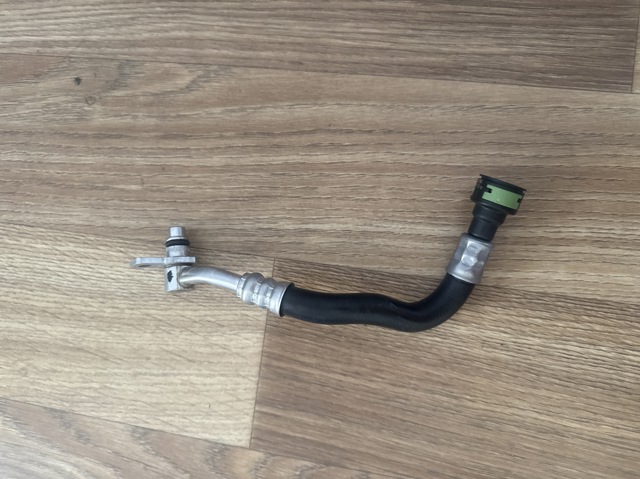 Трубка масляного радіатора АКПП, верхня 8W0317817D VAG