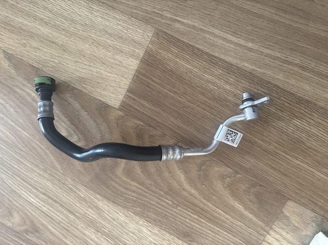 Трубка масляного радіатора АКПП, нижня 8W0317818D VAG