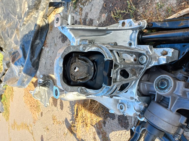Кронштейн передньої балки 8W0399295E VAG