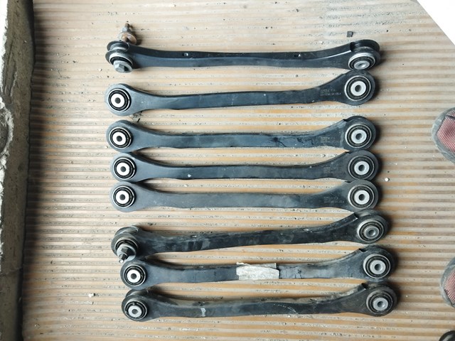 Задня поперечна тяга 8W0501530D VAG