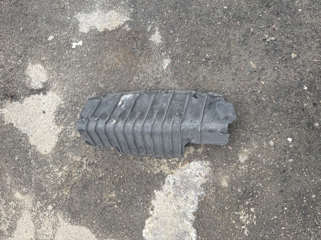 Захист заднього нижнього важеля 8W0505415E VAG