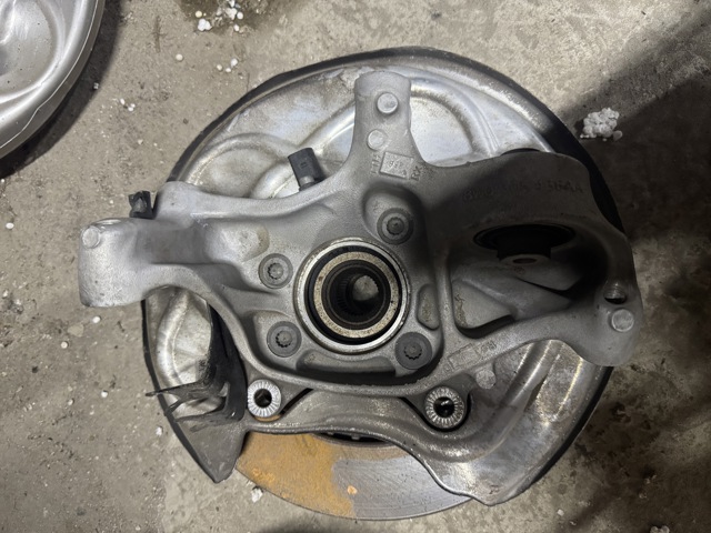 Цапфа права 8W0505432Q VAG