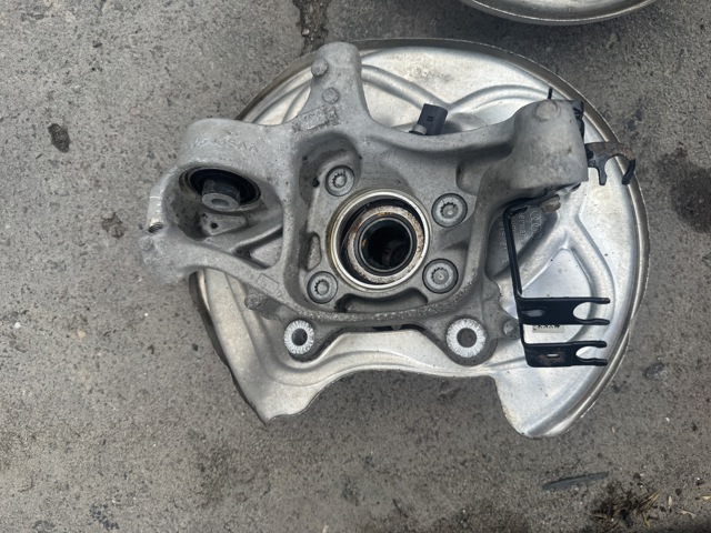 Цапфа поворотна права 8W0505436AA VAG