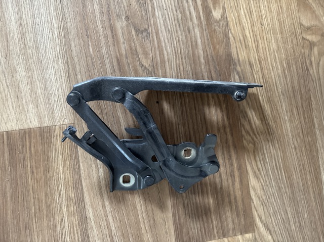 Петля капота, права 8W0823302D VAG