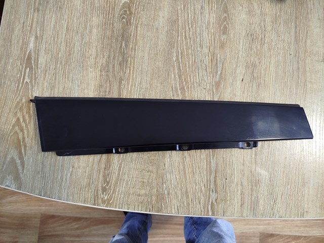 Накладка задньої двері, лівої, вертикальна 8W0839901 VAG
