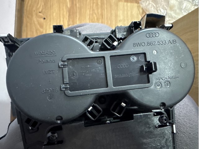 Підсклянник підлокітника центральної консолі 8W0862533A VAG