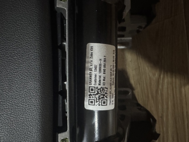 Кронштейн підлокітника 8W0864283F VAG