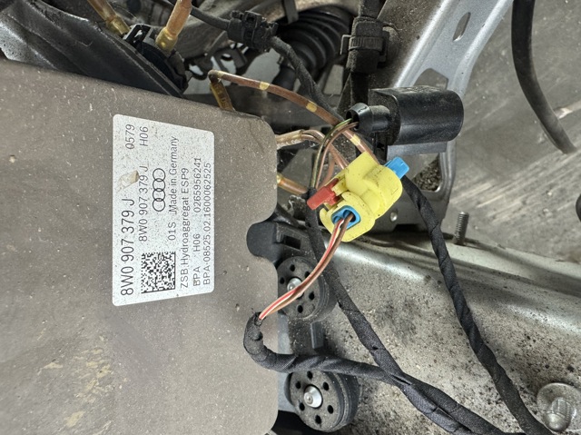 Блок АБС гідравлічний 8W0907379J VAG