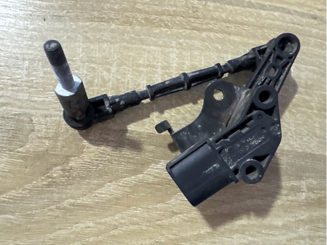 Датчик рівня положення кузова, передній правий 8W0941310C VAG