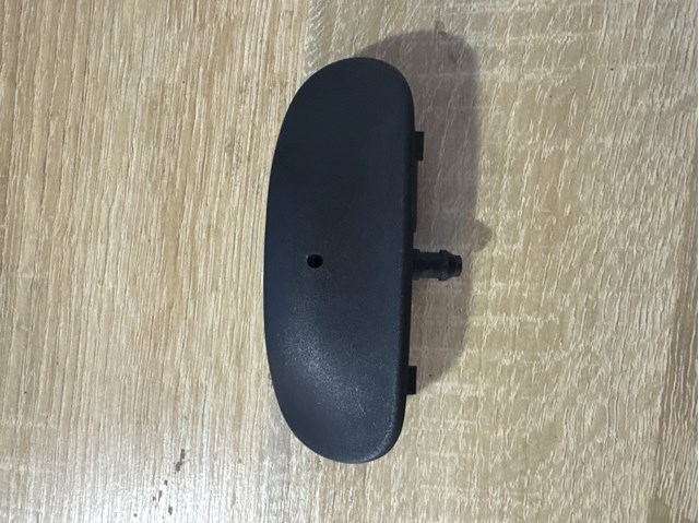 Форсунка омивача скла лобового, права 8W0955988A VAG