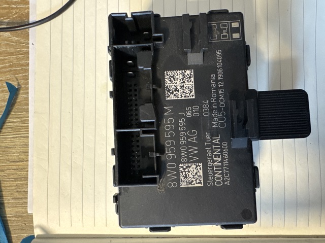 Блок комфорту задніх дверей 8W0959595M VAG