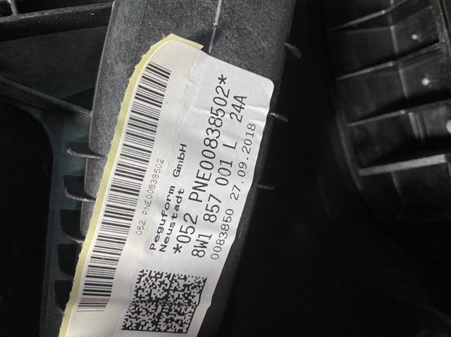 Передня панель 8W1857001L24A VAG
