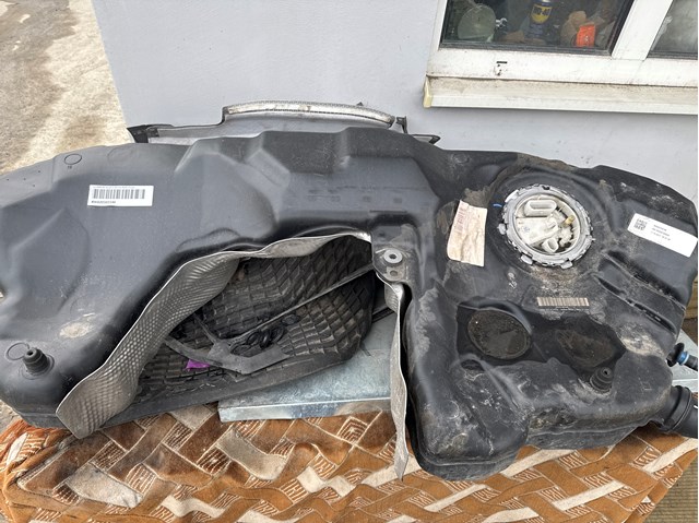 Бак паливний додатковий 8W6201021M VAG