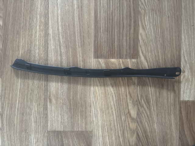 Гумка під капот 8W6823125 VAG