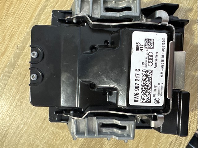 Камера заднього виду 8W6907217C VAG