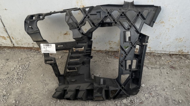 Кронштейн бампера переднього, лівий 5GM807723 VAG
