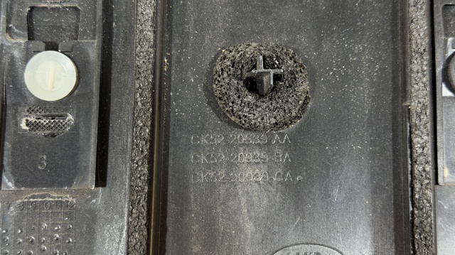 Накладка передніх лівих дверей CK5220939AA LAND ROVER