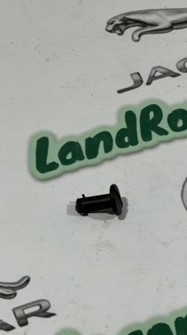 Пістон (кліп) кріплення бампера, переднього LR012844 LAND ROVER
