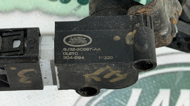 Датчик рівня положення кузова, передній лівий LR024217 LAND ROVER
