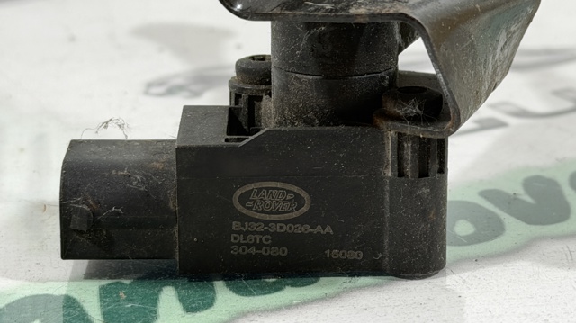Датчик рівня положення кузова, задній правий LR024220 LAND ROVER