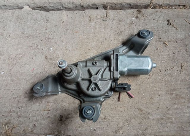 Двигун склоочисника заднього скла GS1M67450 MAZDA