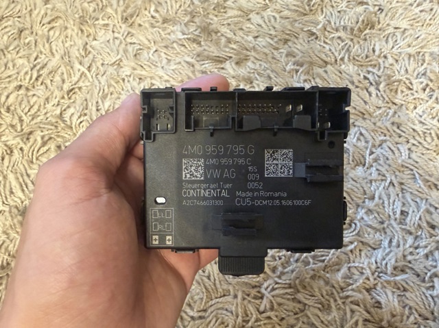 Блок комфорту задніх дверей 4M0959795G VAG