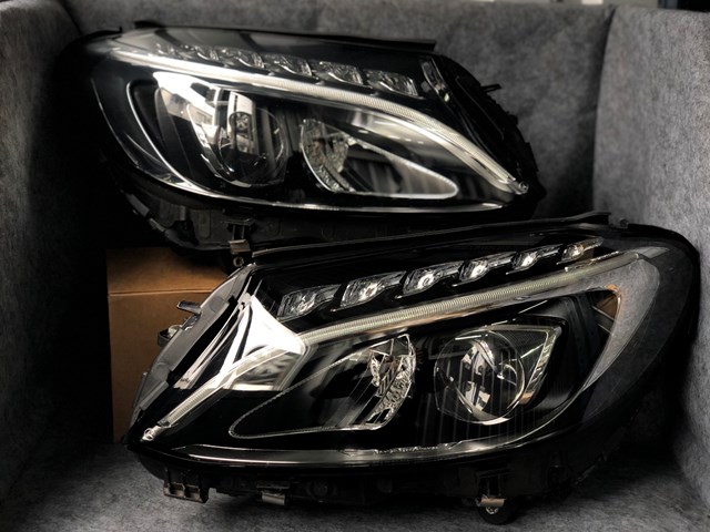 Фара ліва передня A2059067503 MERCEDES
