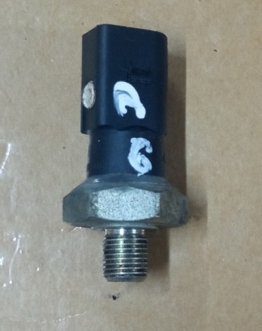 Датчик тиску масла 06D919081B VAG