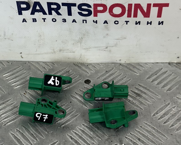 Датчик AIRBAG передній 1K0909606C VAG