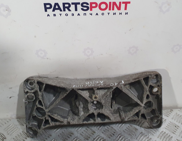 Кронштейн КПП 22326777613 BMW