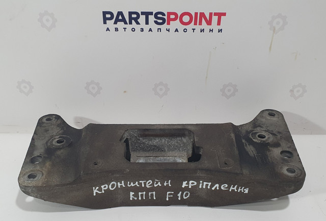 Кріплення кпп 22326858029 BMW