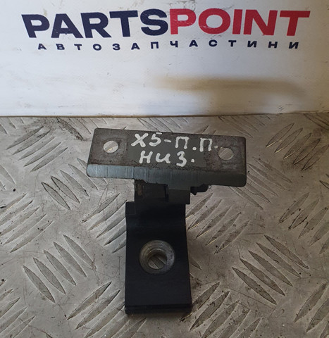 Петля передніх дверей права 41517176850 BMW