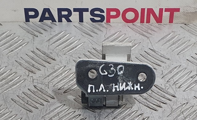 Петля передніх дверей лівих 41517420089 BMW