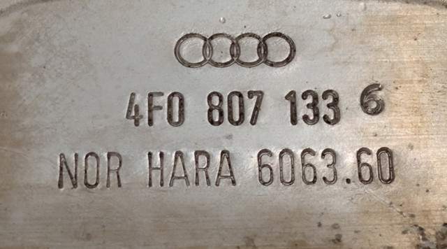 Кронштейн підсилювача переднього бампера 4F0807133 VAG