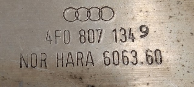 Кронштейн підсилювача переднього бампера 4F0807134 VAG