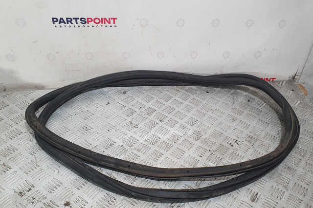 Ущільнювач дверей задка кузова 4L0827705E VAG