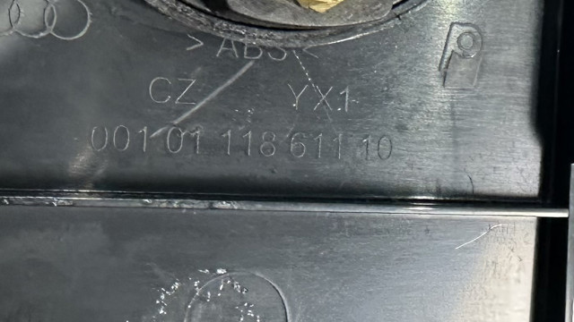 Скринька речової центральної консолі (підлокітника) 4L0864981B4PK VAG