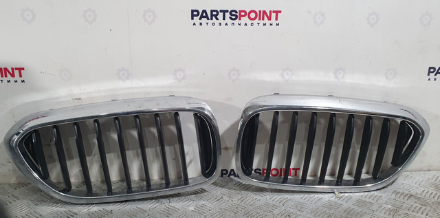 Решітка радіатора права 51137390864 BMW
