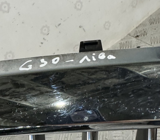 Решітка радіатора ліва 51712430993 BMW