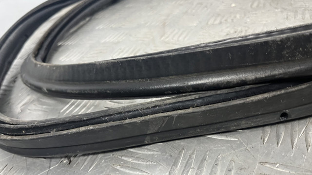 Ущільнювач задніх 3/5-й двері 51767385847 BMW