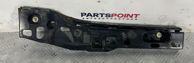 Кронштейн зовнішньої накладки порога правого 51777387348 BMW